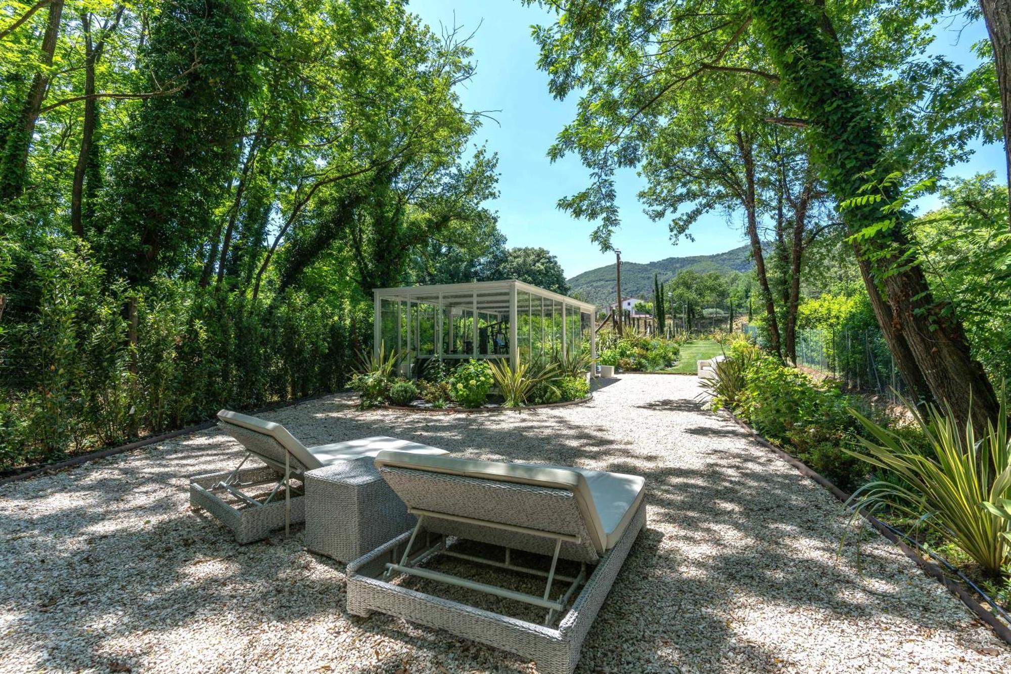 לוקה Villa Vittoria - Lusso Con Piscina, Tennis, Jacuzzi E Palestra מראה חיצוני תמונה